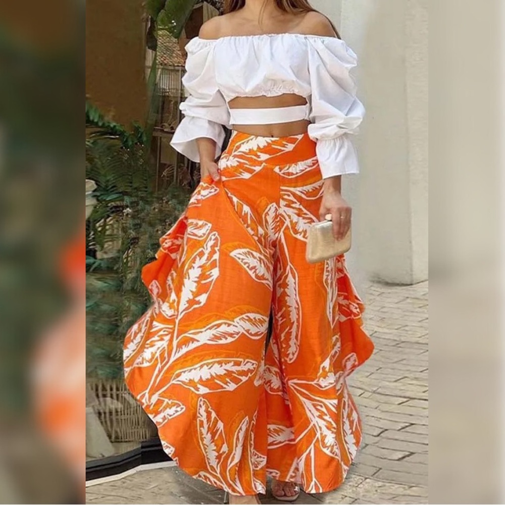 Gorgeous Dolls Two Piece Boho Crop Top Floral Pants Set.